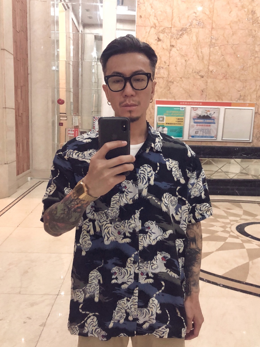 对著镜子就想自拍系列 - krischung - 图虫