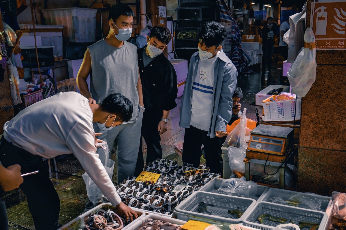卖鱼胜的剪刀手广州黄沙水产市场