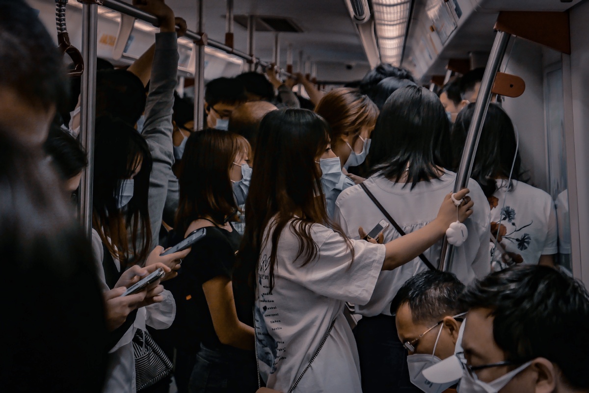 地下铁碰着她… - krischung - 图虫