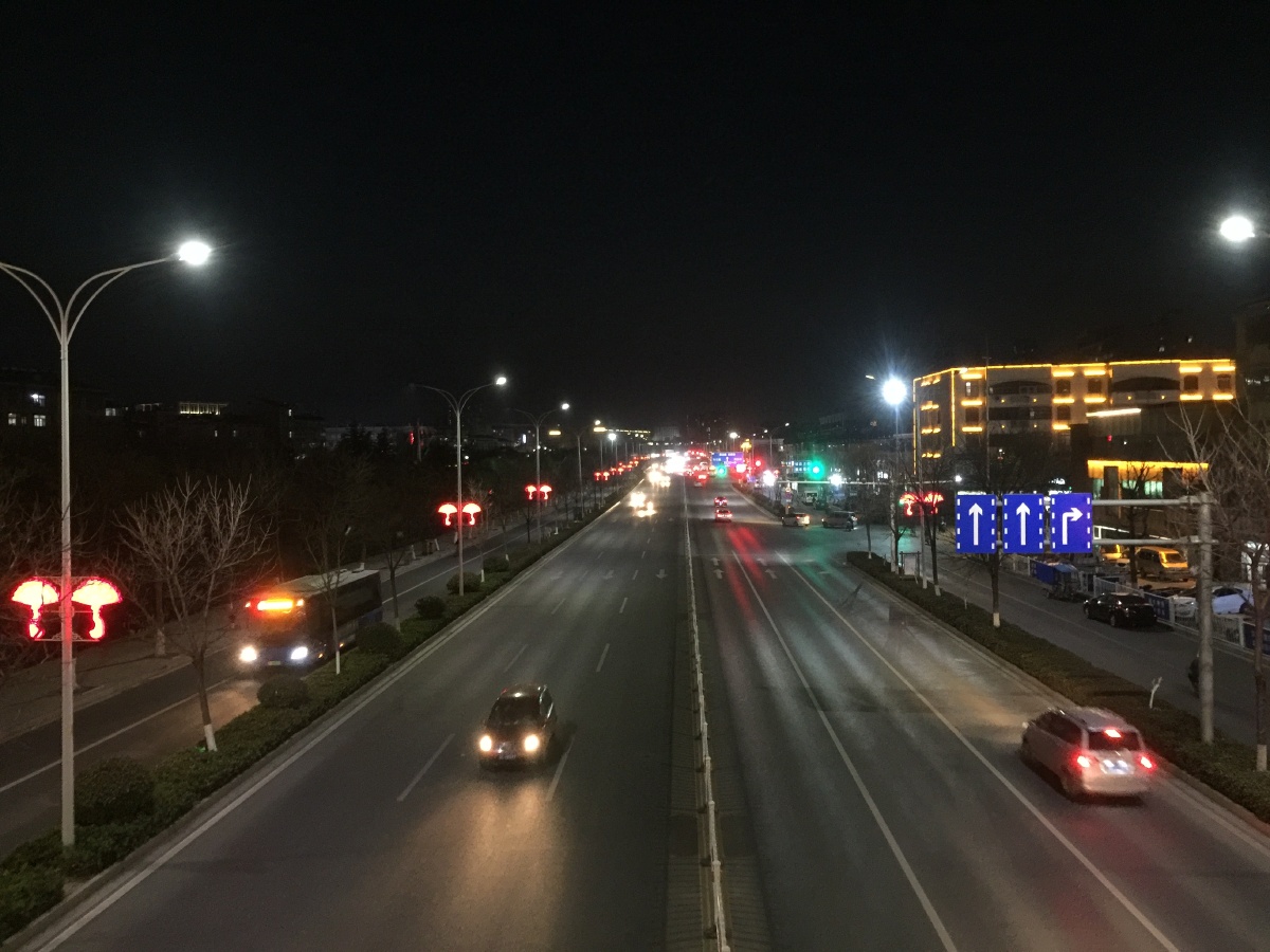 马路上的夜景图片,晚上的夜景图片_大山谷图库