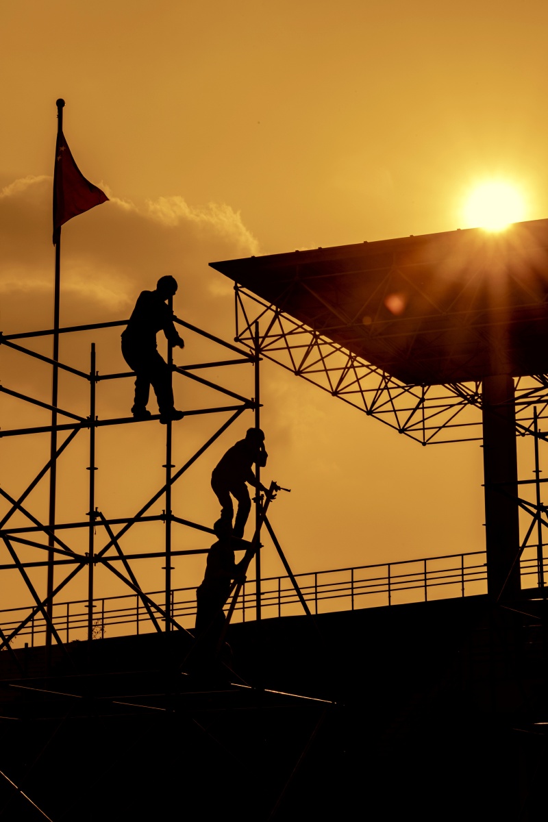 是他们对工作的尽职对建筑事业的热爱辛勤工作的图片大全埋头苦干工作