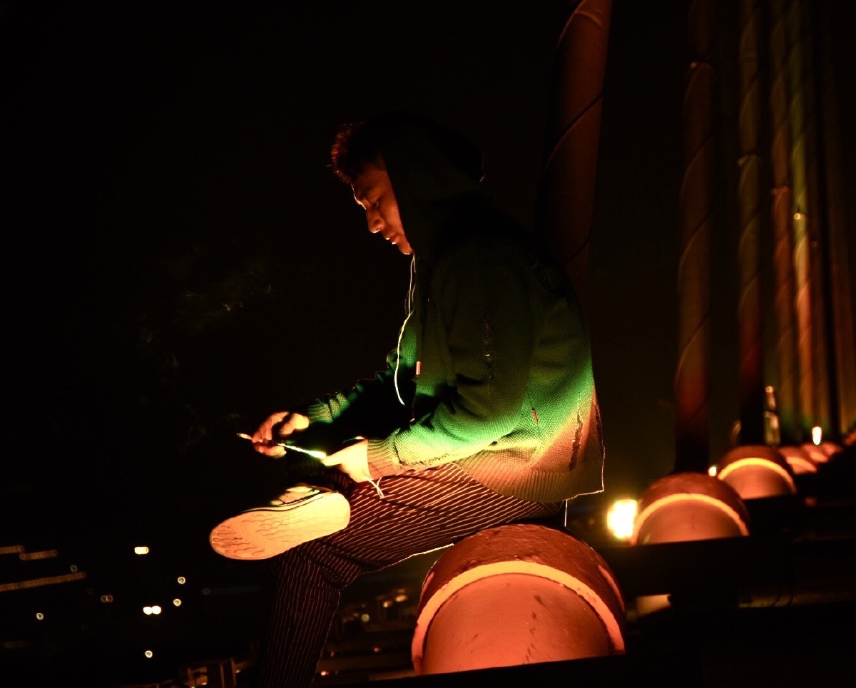 一个有色彩的夜晚永远记得那座桥那根香烟一座陌生的城市逐渐让我学会