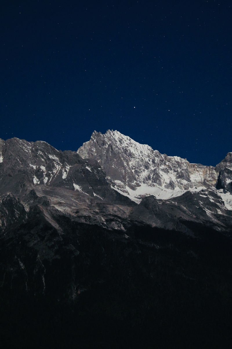 在于不断地增加更多的知识--左拉 br /> 摄影:玉龙雪山之夜 by simon