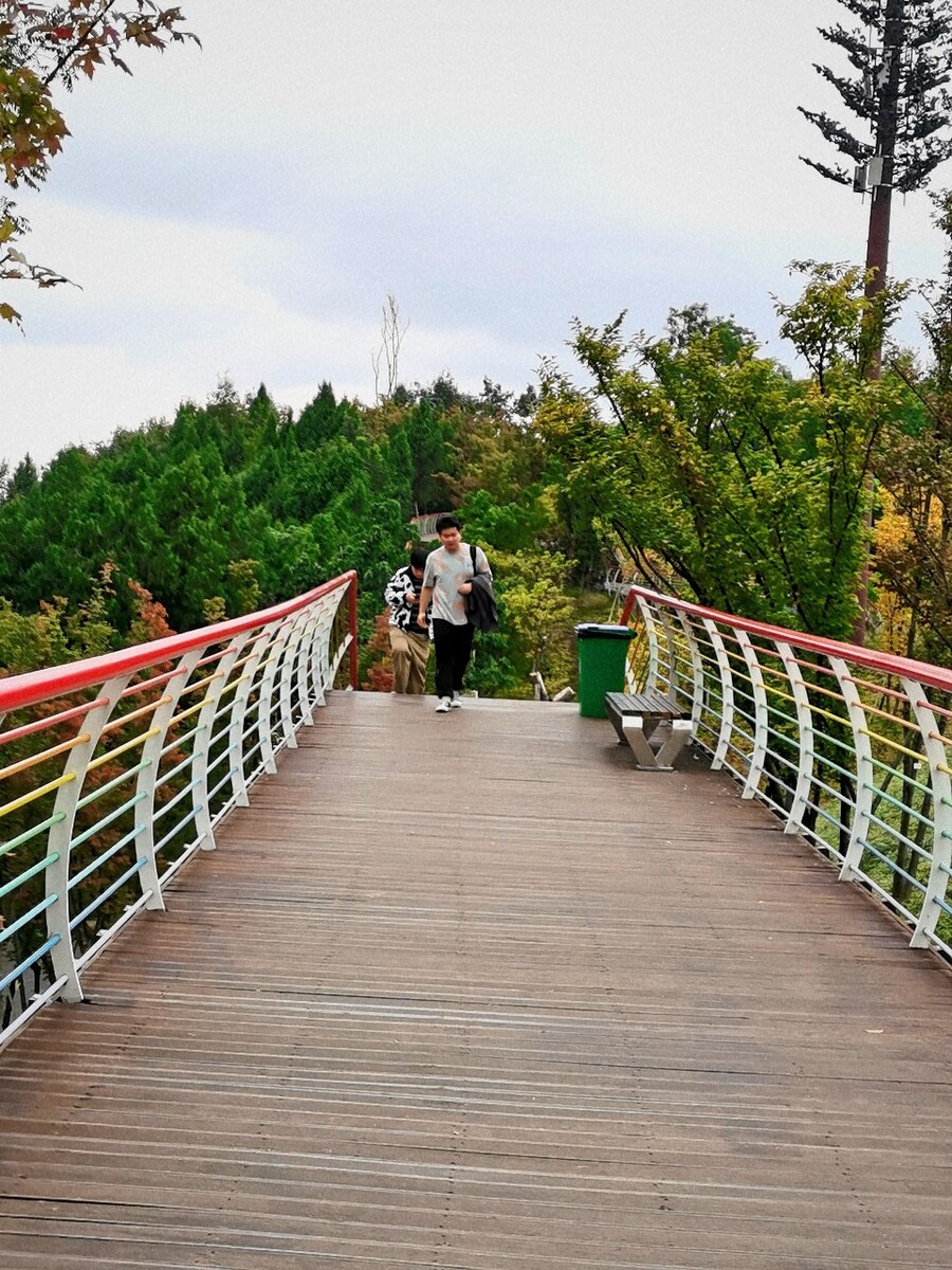 三岔湖丹景山玻璃栈道图片