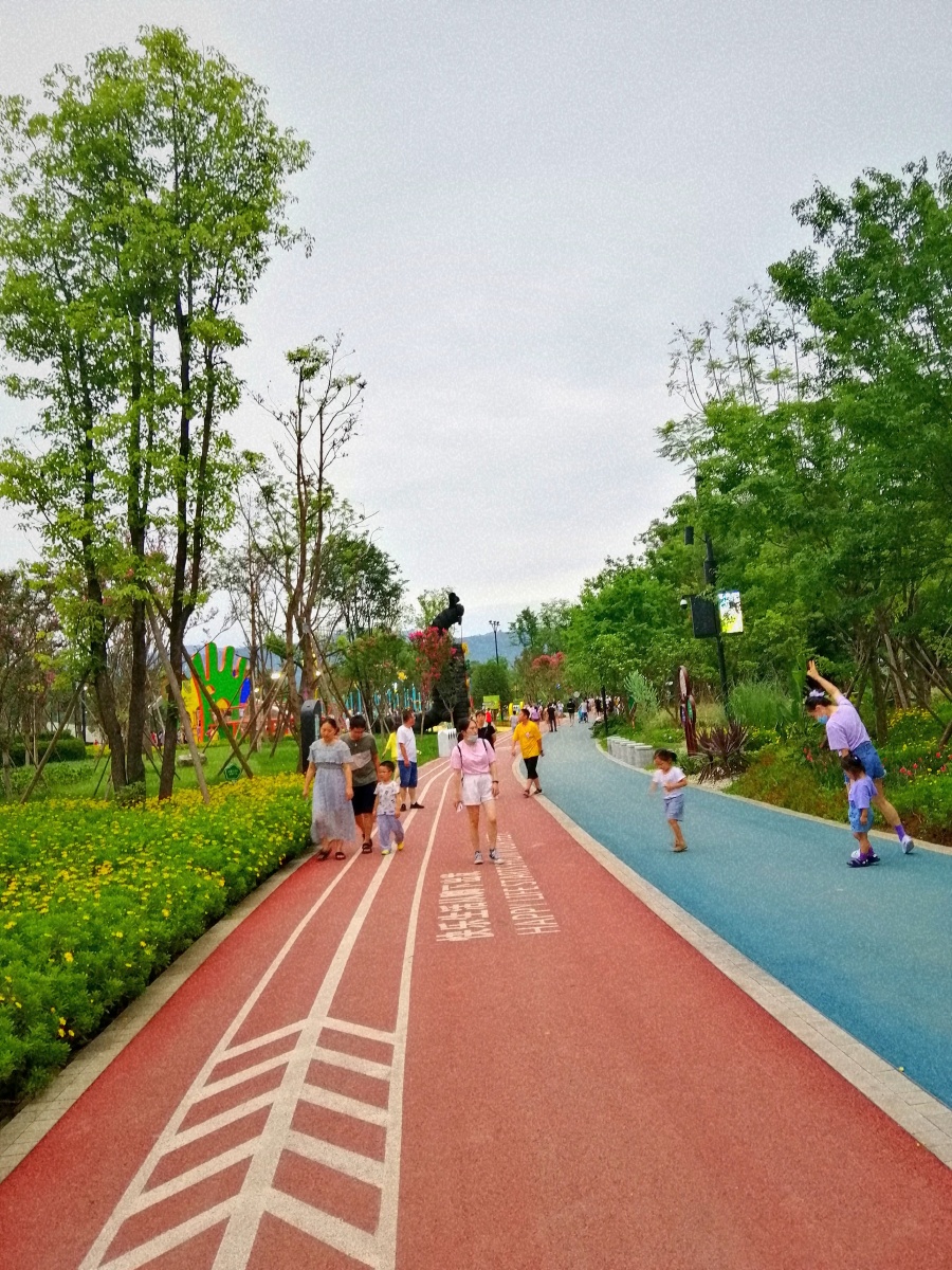成都龙泉驿东风渠绿道公园