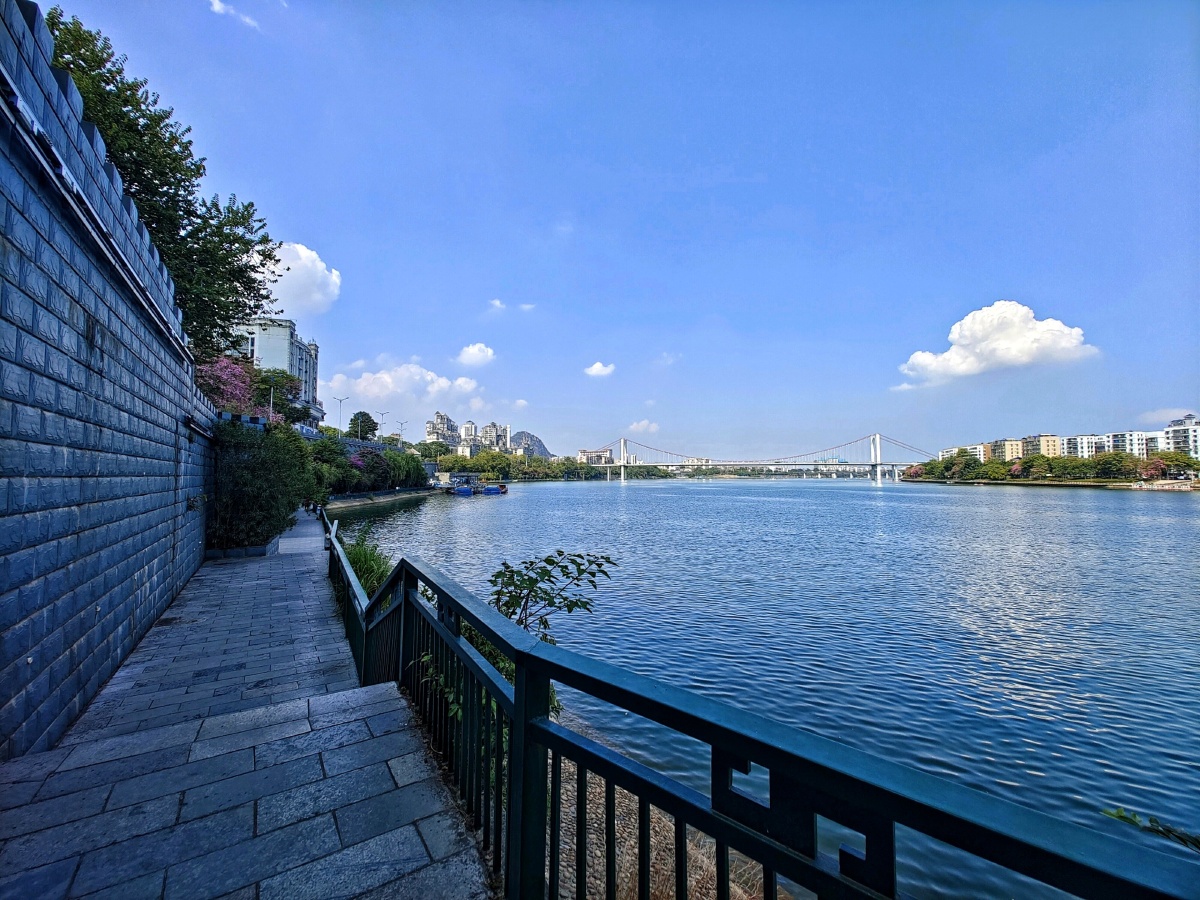 柳州百里柳江沿岸风景