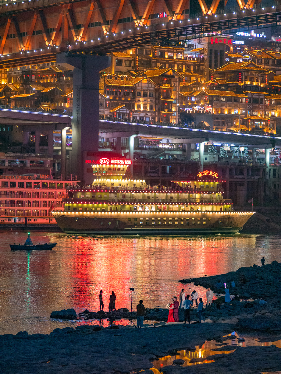 嘉陵江畔重庆洪崖洞