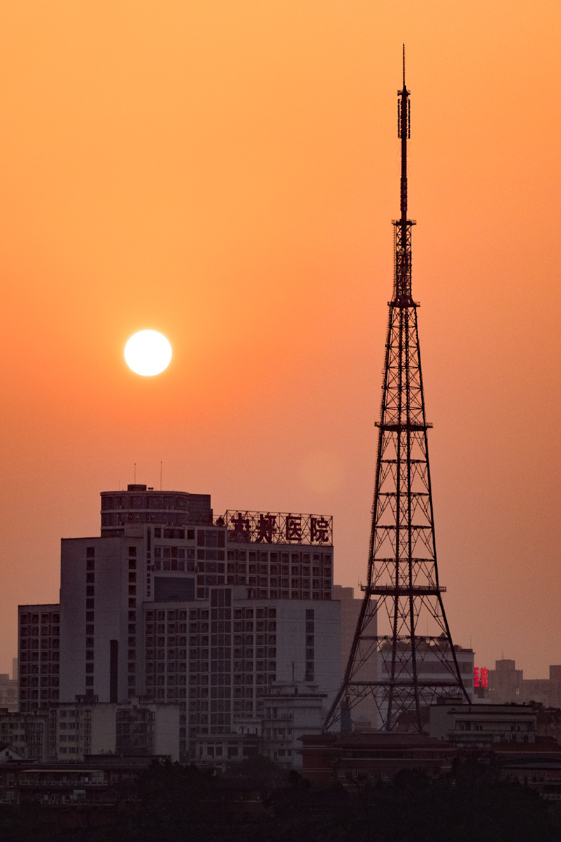 日落重庆广播电视发射塔