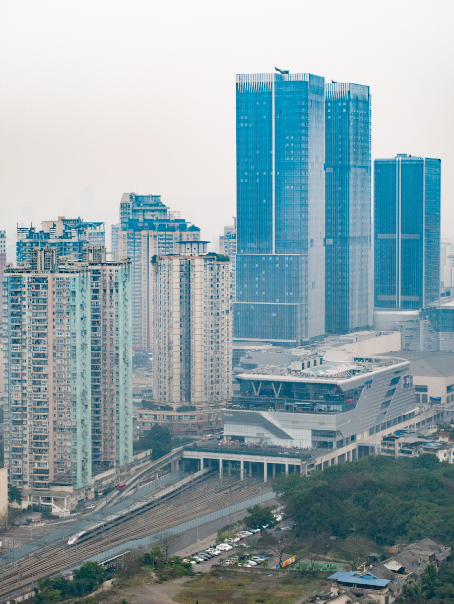 高铁穿楼——重庆沙坪坝火车站 - 风引帆回 - 图虫