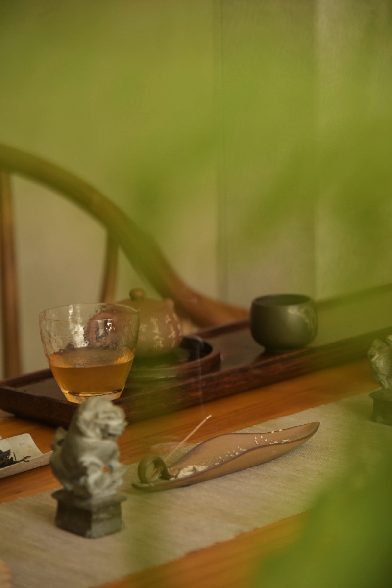 庚子年九月秋高气爽风清云淡燃支香泡壶茶静呆一会儿