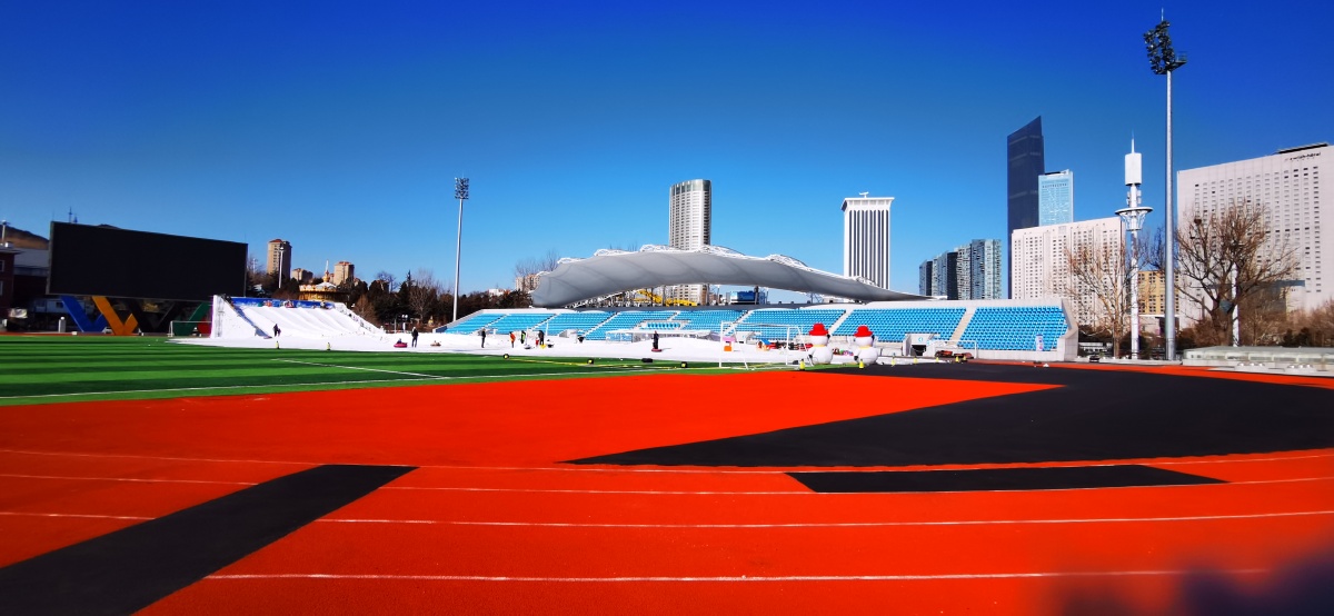 摄于大连火车头体育场风景