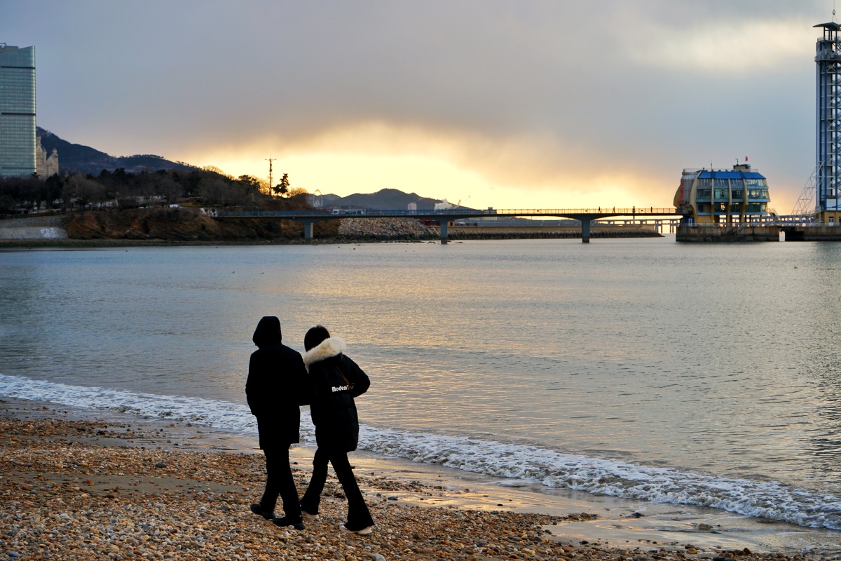 清晨散步抓拍摄于星海公园