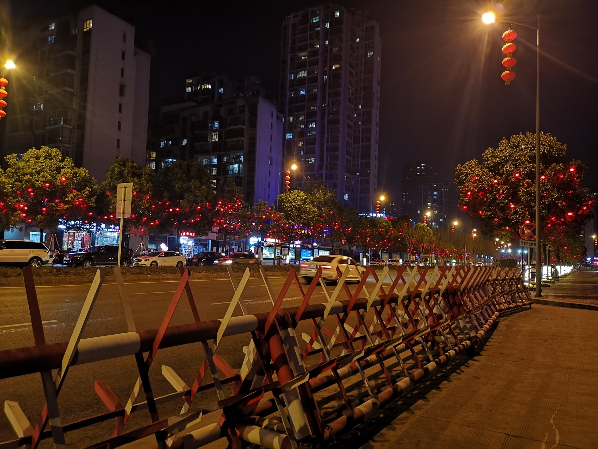 城市的夜晚霓虹灯璀璨 点亮了黑暗赶不走孤单 - 咖喱宝贝 - 图虫