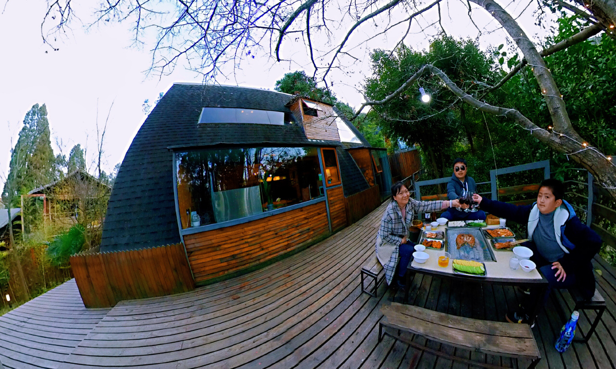 睡昆明|团结乡果园森林里的宝藏木屋庭院别墅民宿,星空美食尽享,品味