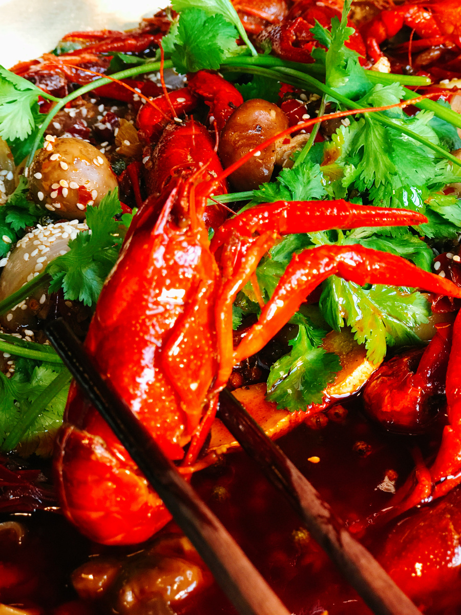 麻辣小龙虾我只服这一锅非常有料有菜出锅馋人啊夏日尝鲜季让你麻辣
