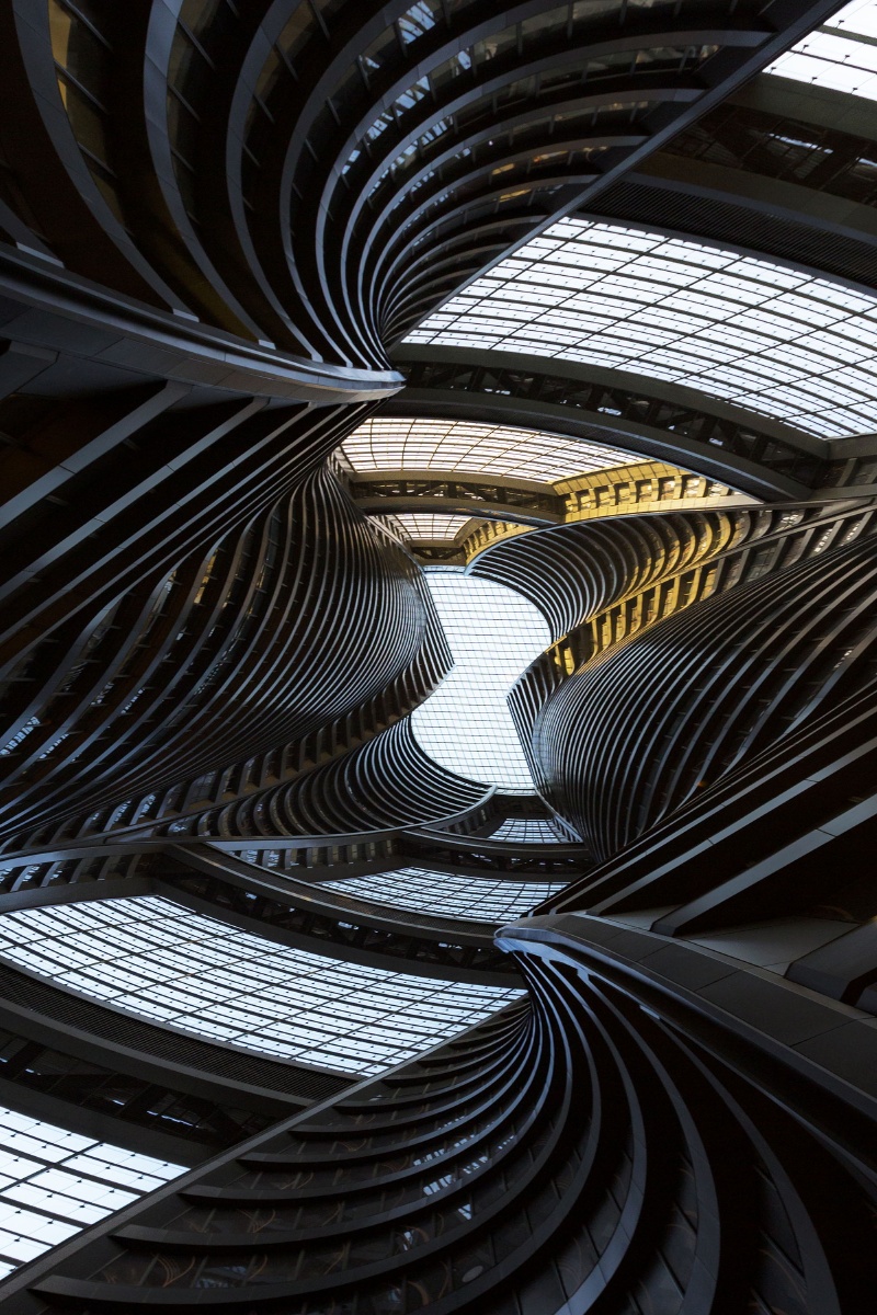 北京丽泽soho扎哈61哈迪德设计外形如立着的巨大酒桶大堂内线条纠结