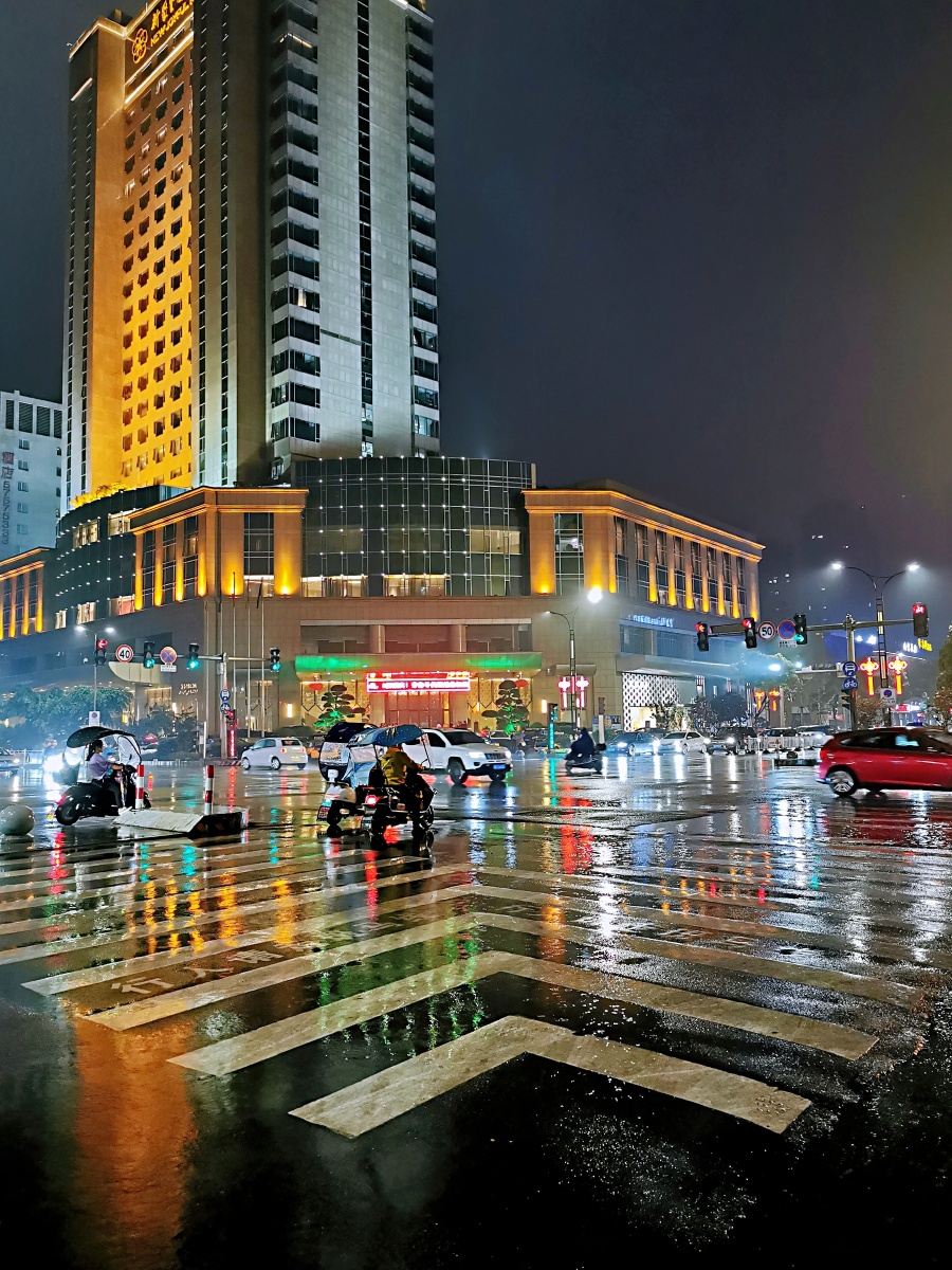 夜雨街头