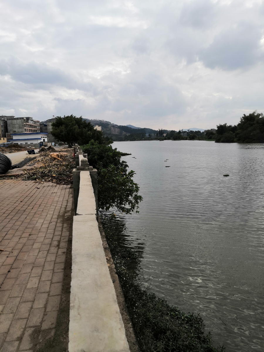 广西钦州市小董镇江边