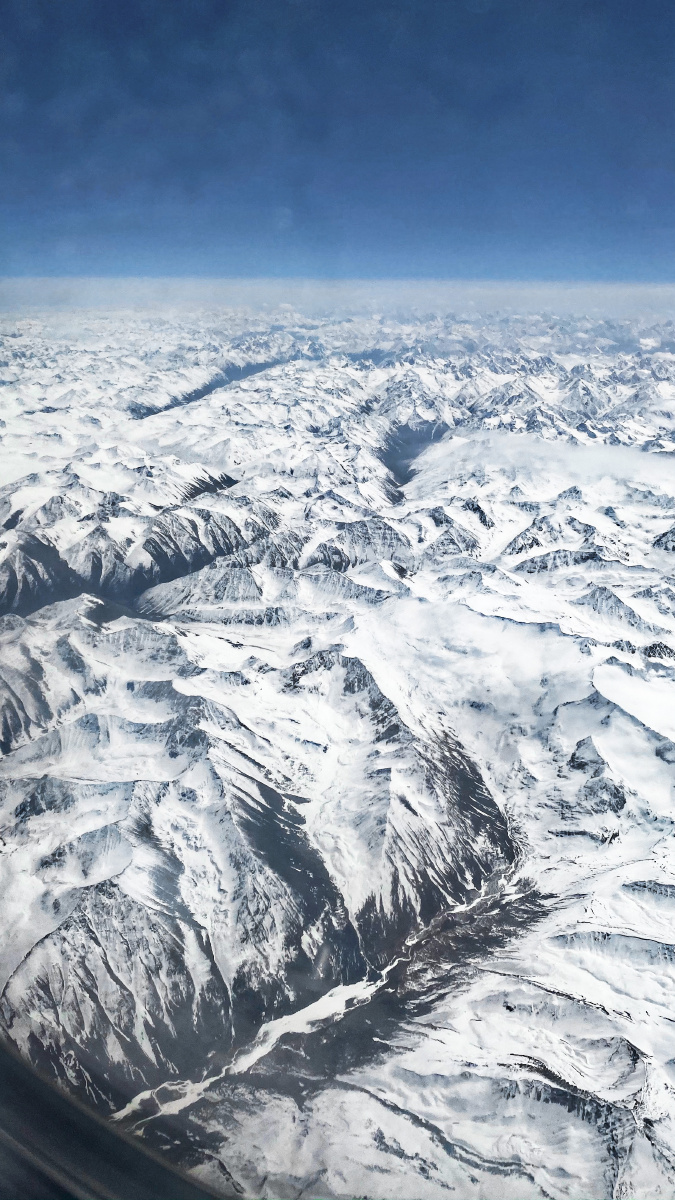 航拍下的雪山群