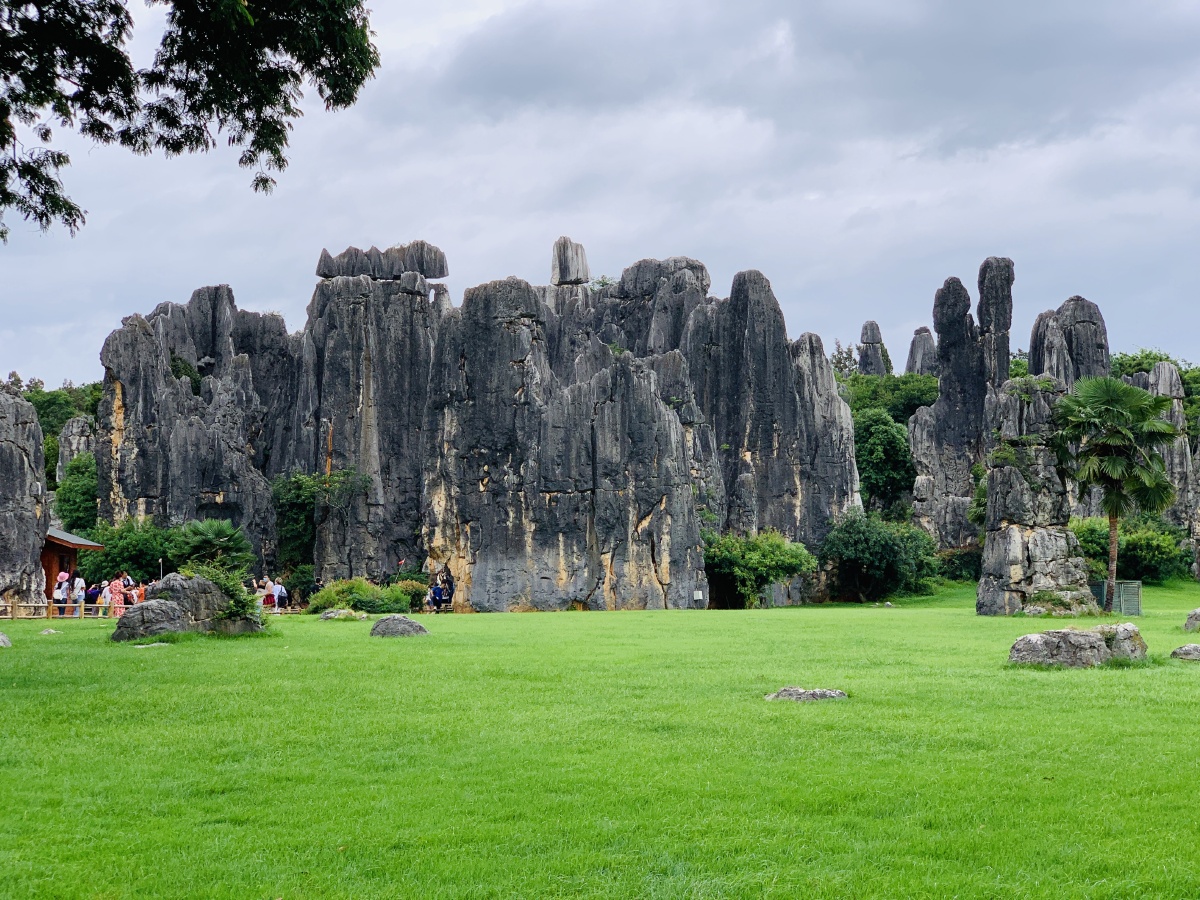 昆明石林风景区美景尽收眼底