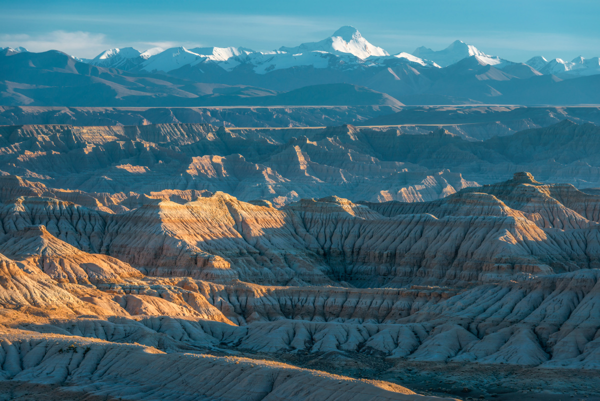中国西藏阿里札达土林雪山日落夕阳自然风光