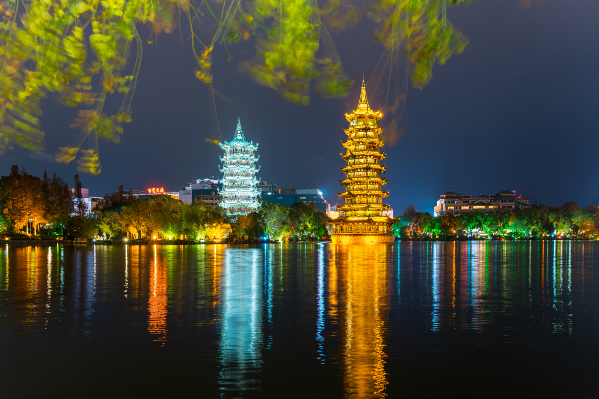 广西桂林日月双塔城市夜景风光 - 旅行摄影杨小蟹 - 图虫