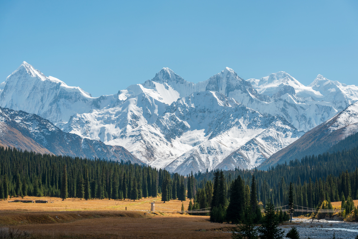 中国新疆伊犁夏塔木扎尔特冰川自然风光