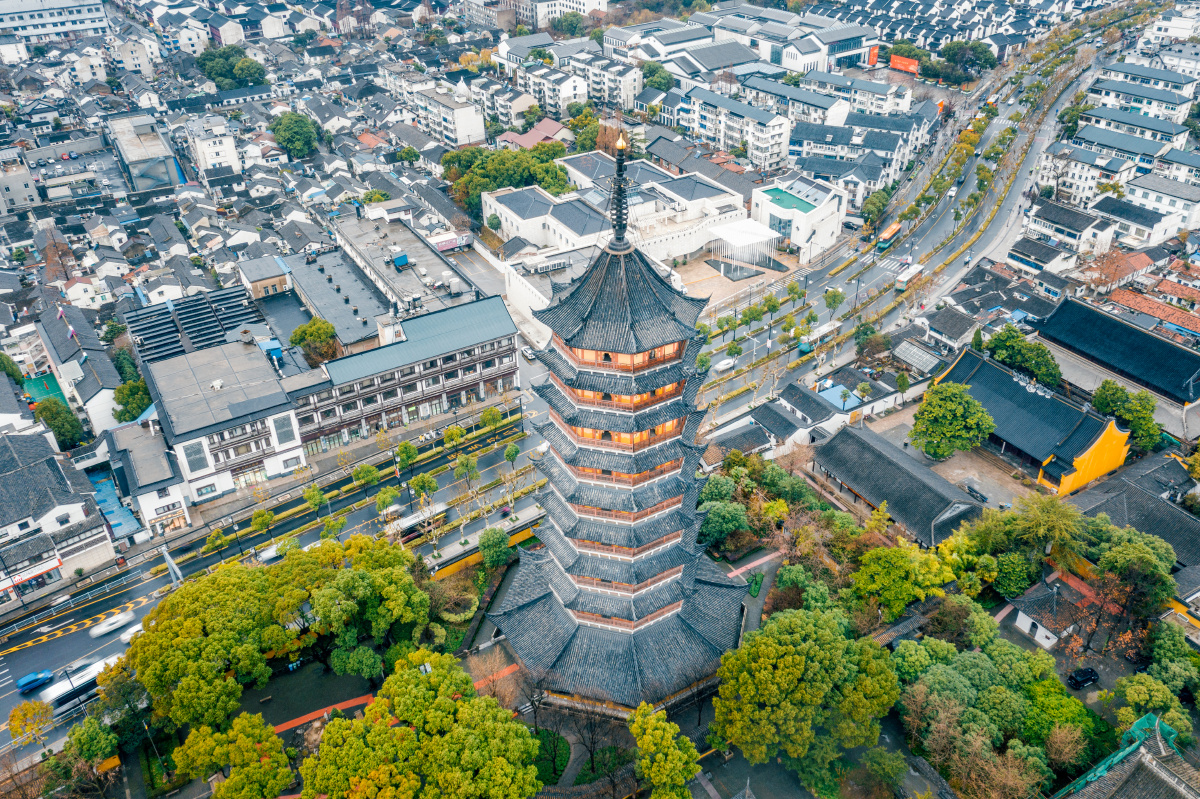 航拍苏州北寺塔城市建筑和道路交通