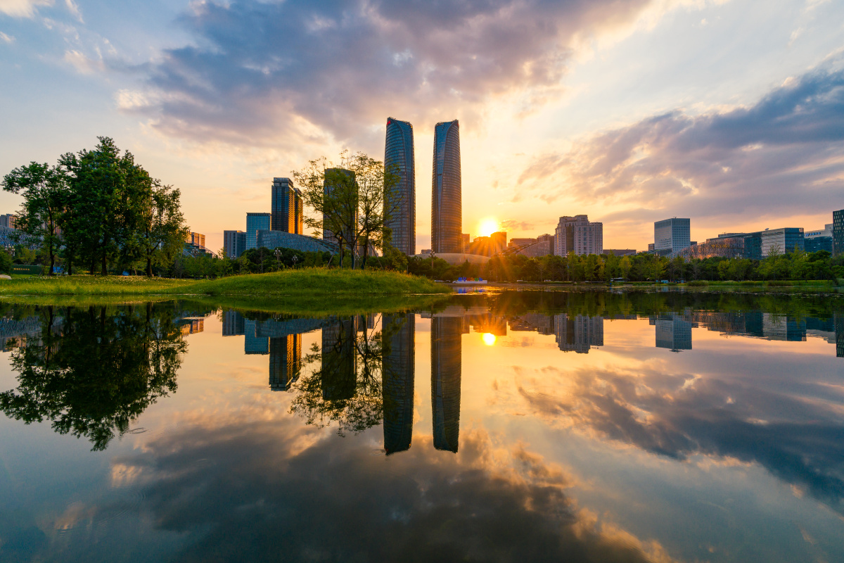 成都金融城交子公园城市日落晚霞美丽风景