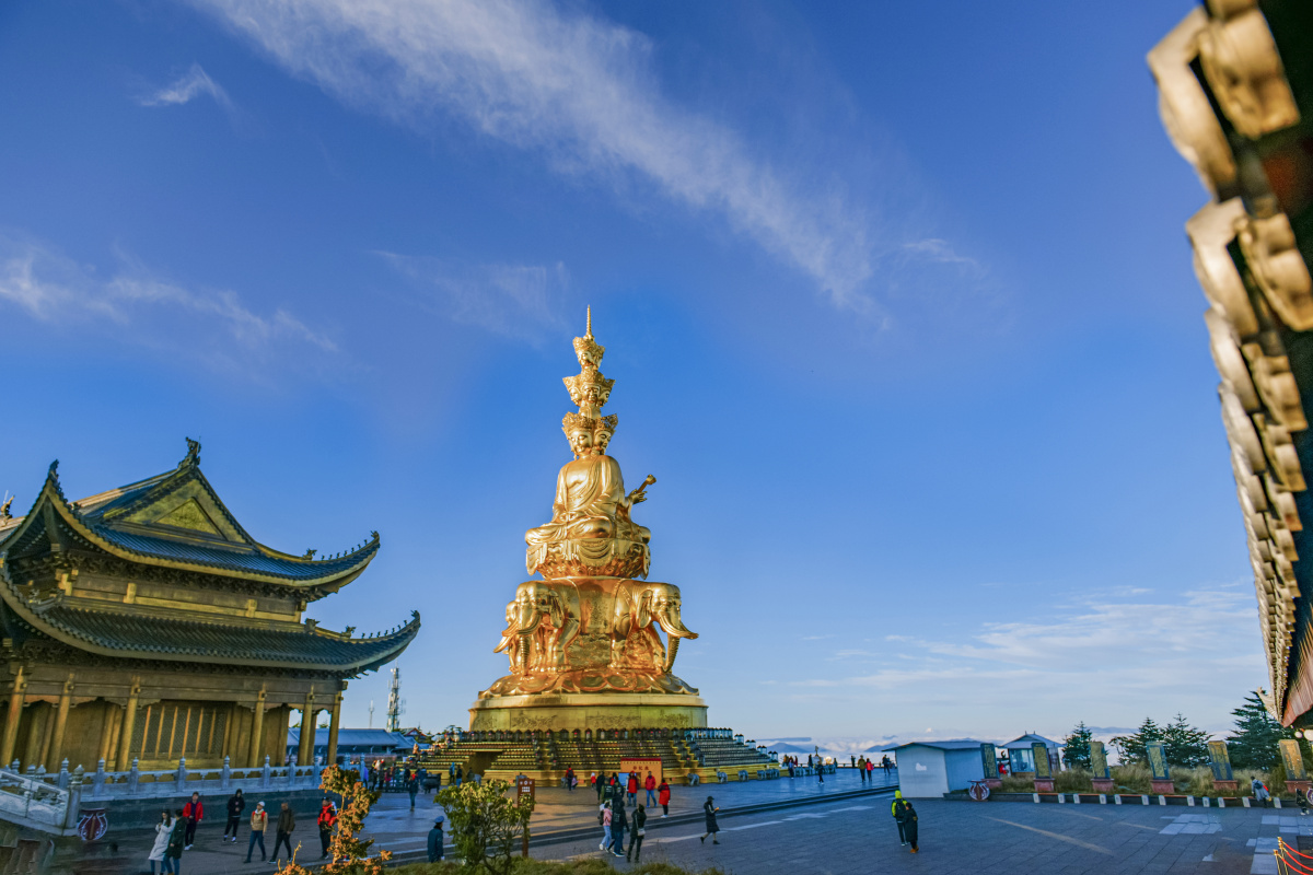 中国四川峨眉山金顶四面佛日出