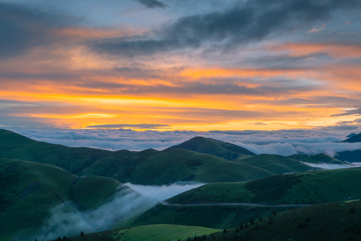中国四川理塘318川藏线最美日出