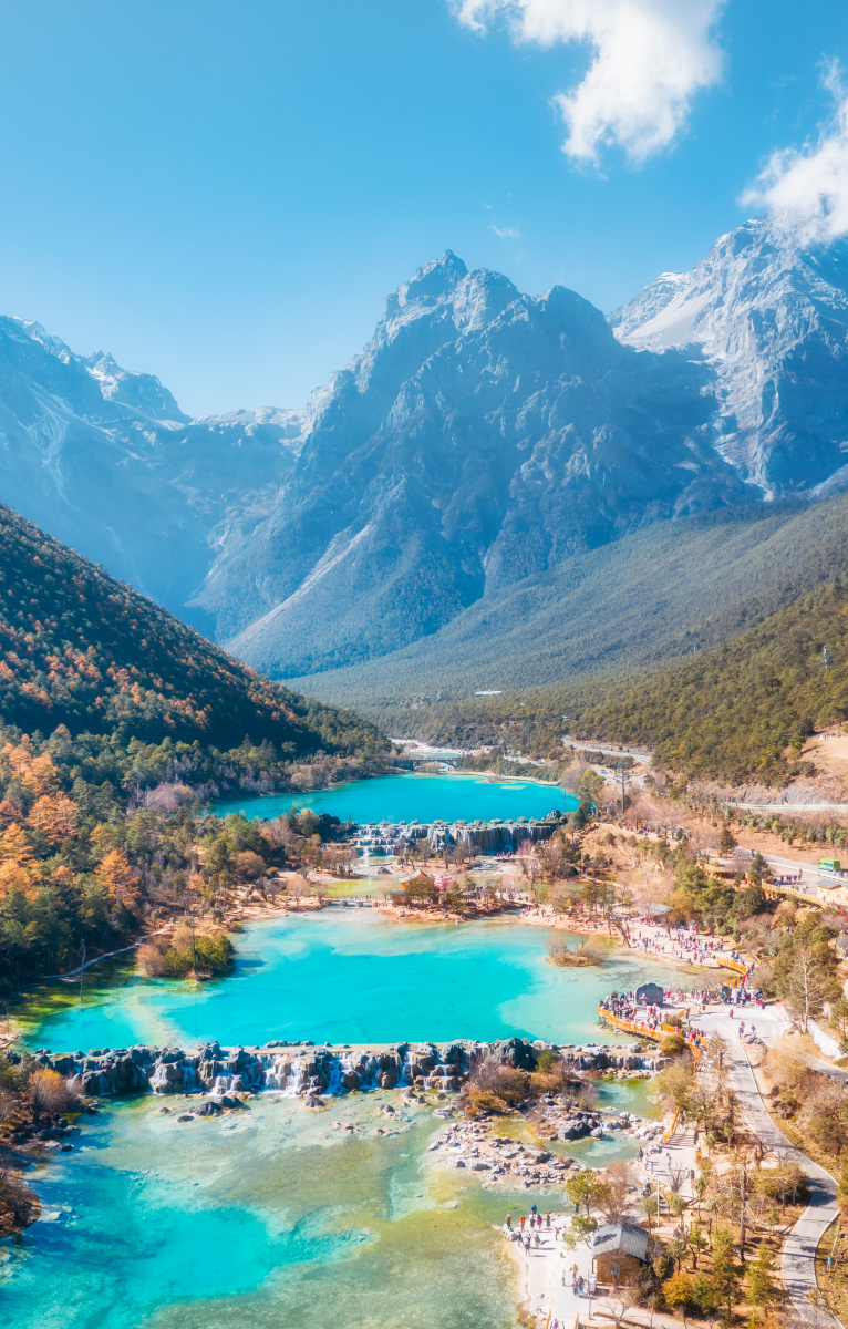 航拍云南丽江玉龙雪山蓝月谷森林自然风光