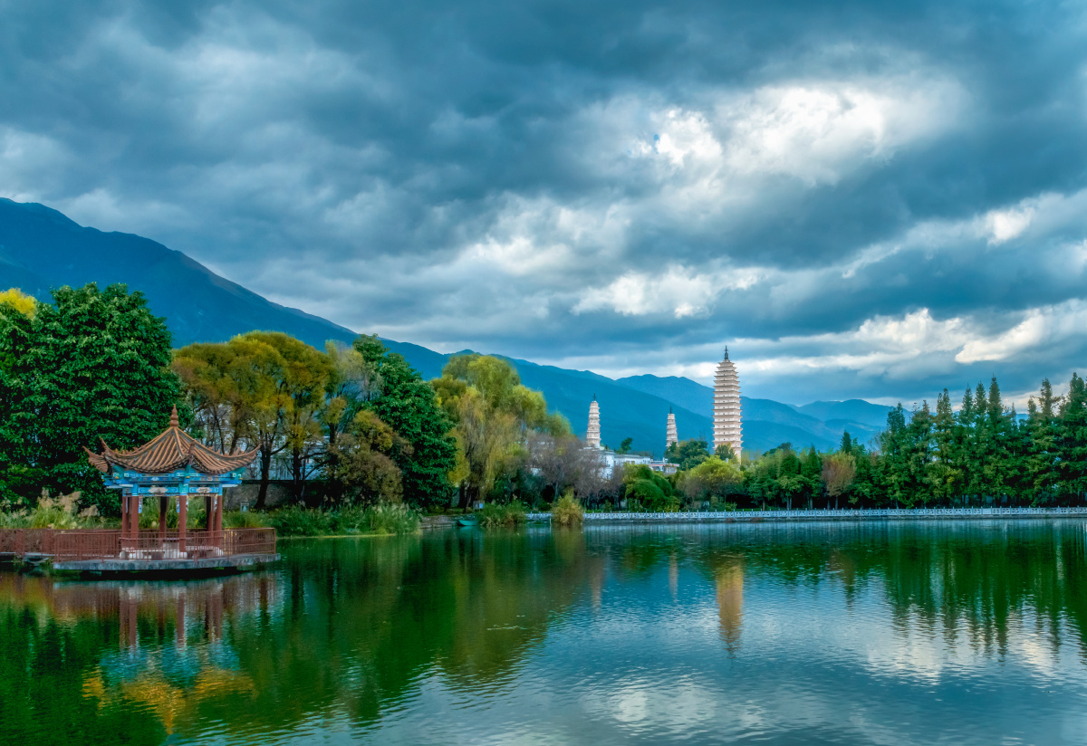 中国云南大理三塔公园三塔倒影风光