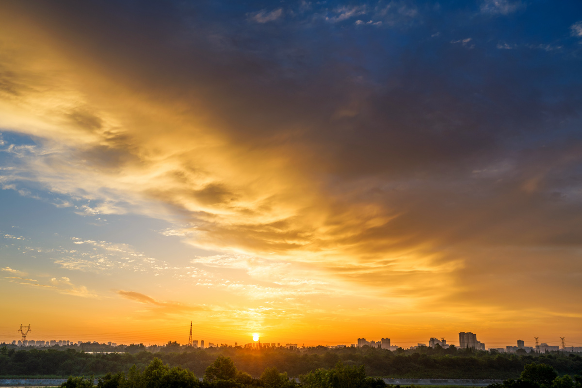 城市郊区日出朝霞云彩震撼风光