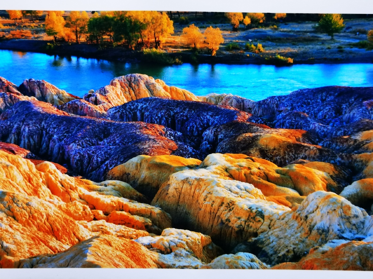 北疆五彩滩风光