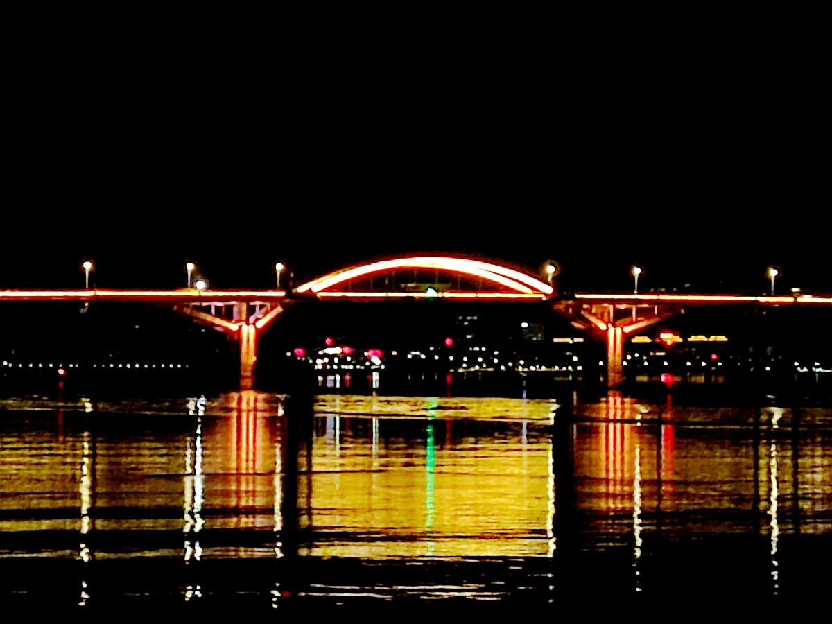 行者视角瓯江三桥夜色光与影