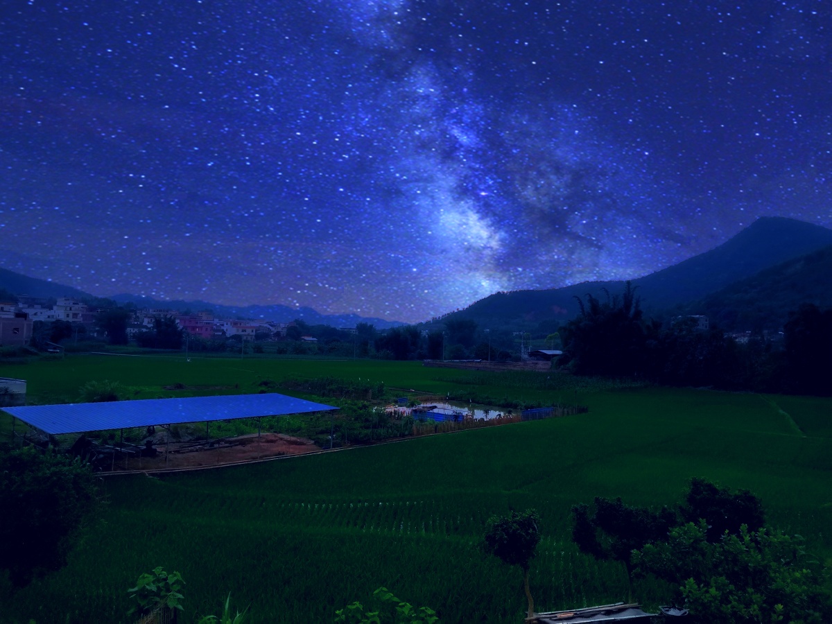 当星空遇见田野时,会发生怎样的美妙的事情.