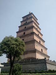 740506