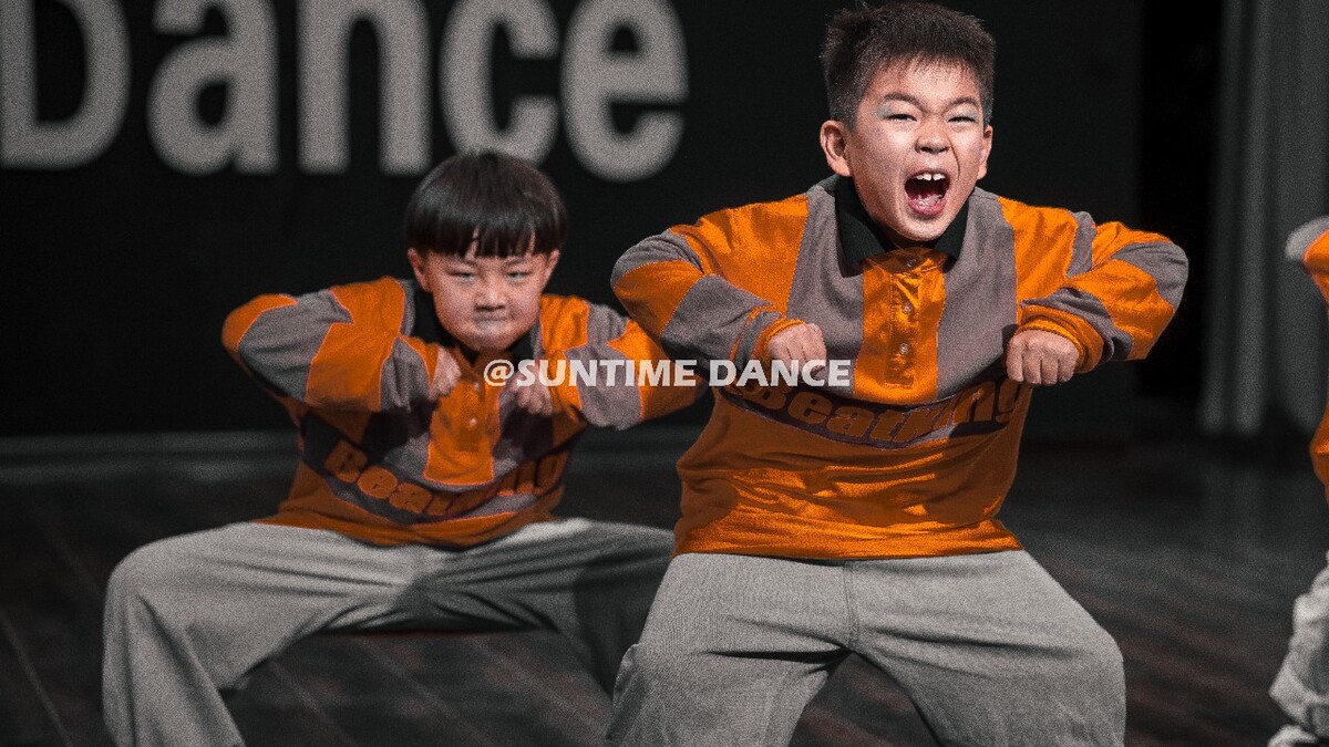 街舞视频小孩子可以看吗,孩子学习舞蹈可促进孩子骨骼发育