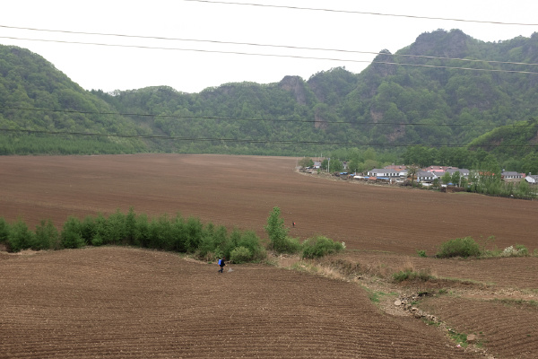 新建田桓铁路穿越家乡的风景线