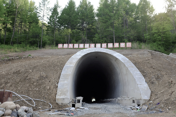 新建田桓铁路穿越家乡的风景线