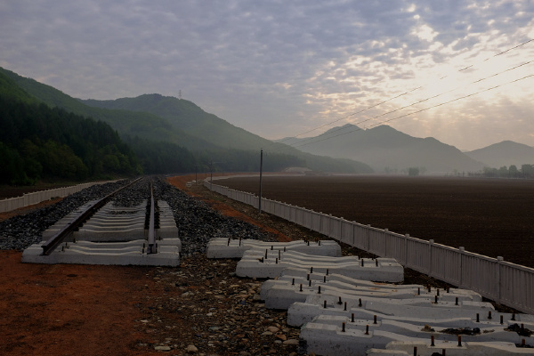 新建田桓铁路穿越家乡的风景线