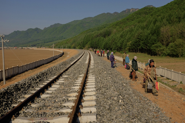 新建田桓铁路穿越家乡的风景线