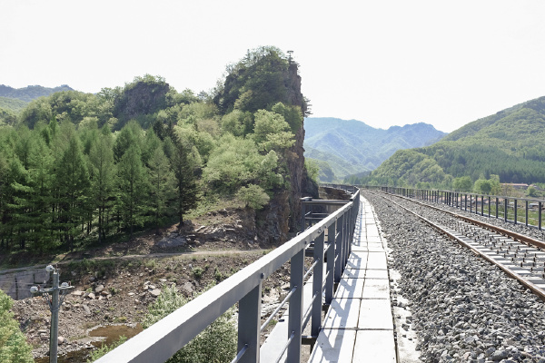 新建田桓铁路穿越家乡的风景线