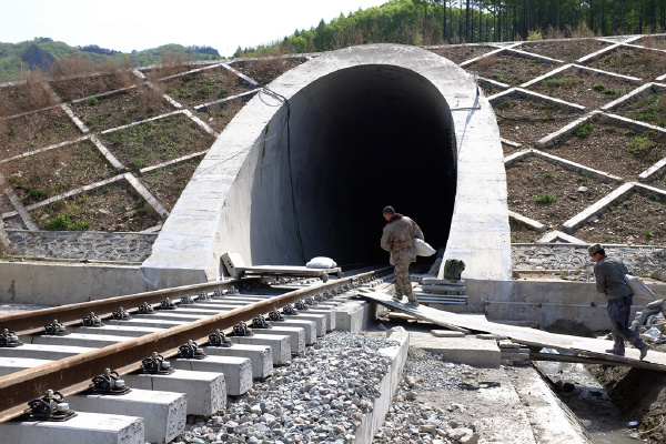 新建田桓铁路穿越家乡的风景线