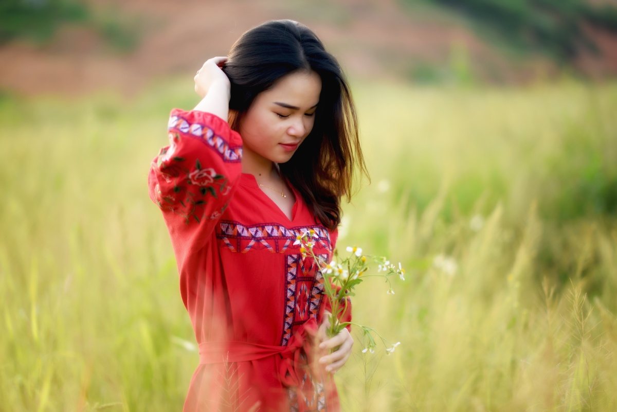 那些红衣鲜艳白衣飘飘的青春活力四射少女,在阳光灿烂的日子里开怀