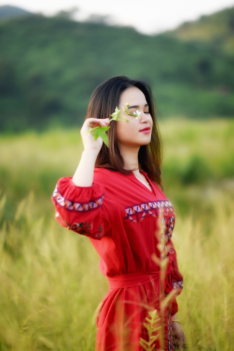 那些红衣鲜艳白衣飘飘的青春活力四射少女,在阳光灿烂的日子里开怀