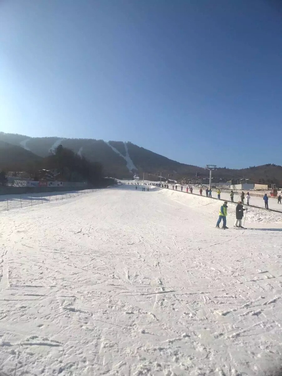 国内适合滑雪的旅游景点