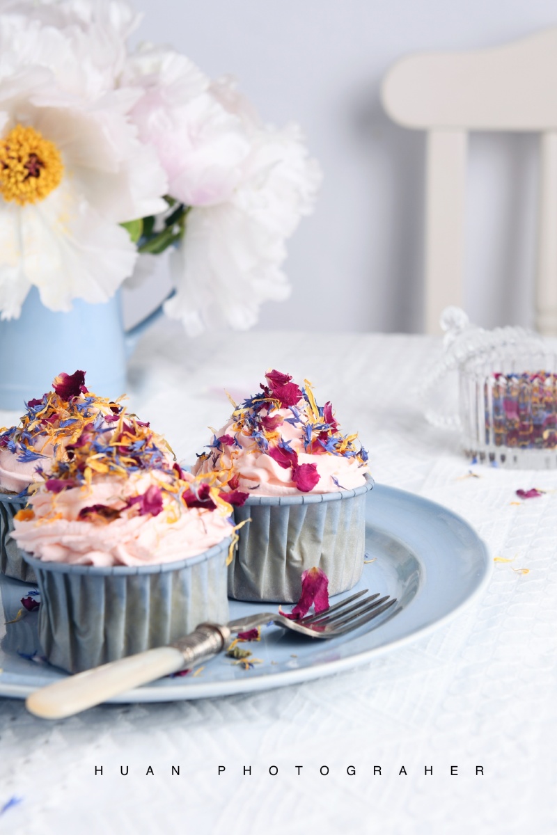 春天的粉蓝色下午茶