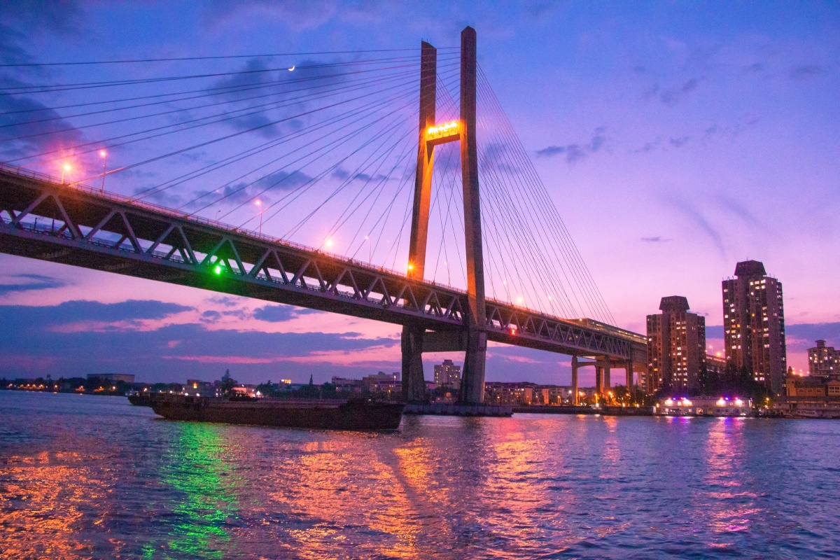 闵浦二桥——梦幻蓝紫色